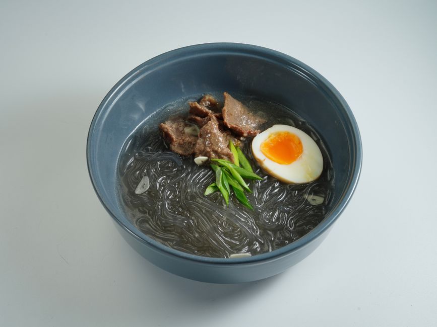 시장 안쪽 국숫집에서 3천 원짜리 국수 한 그릇, 저는 '몇 시에 가느냐'로 맛이 갈린다는 걸 뒤늦게 알았습니다
